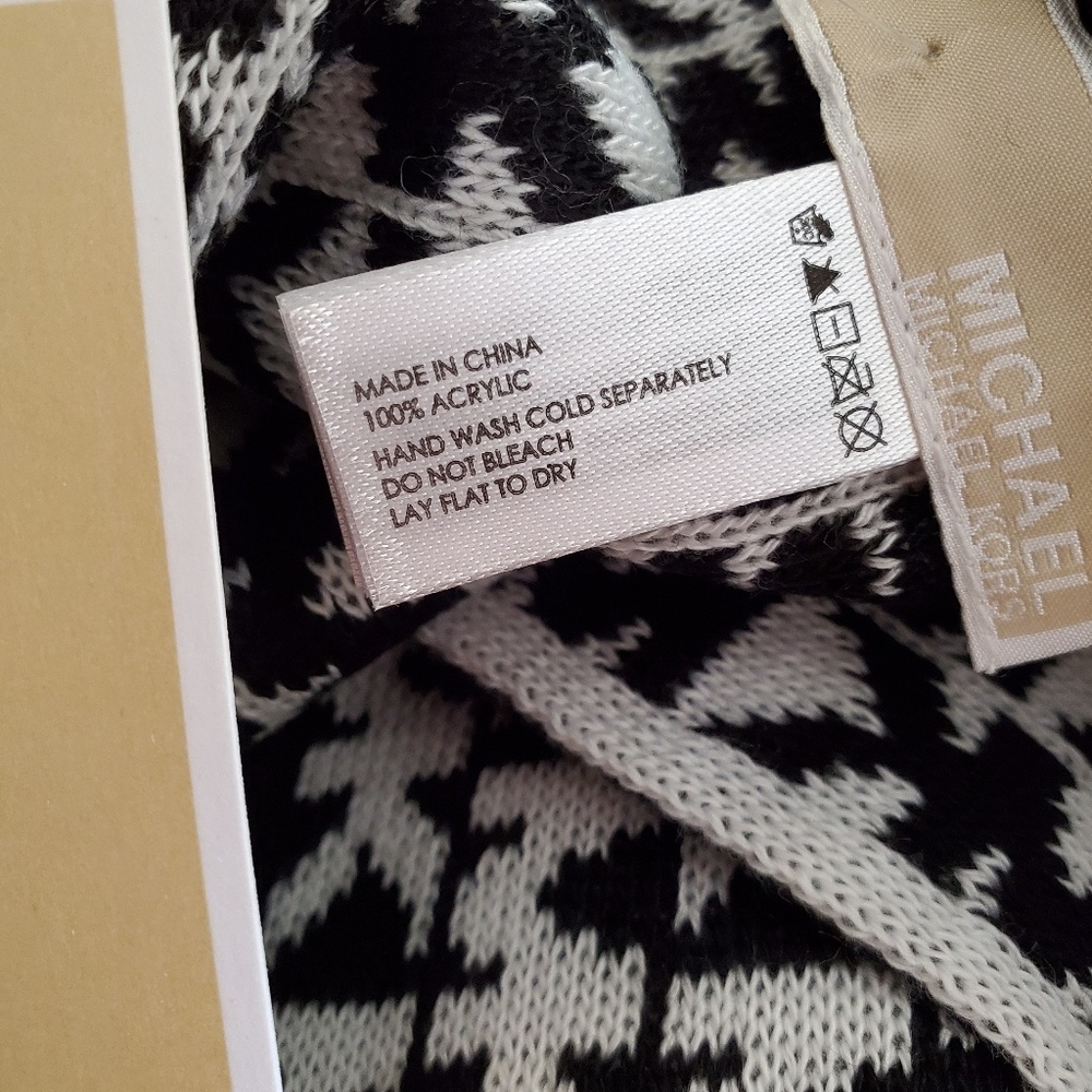 NEW MK Knit Infinity Loop Scarf - Picture 5 of 6